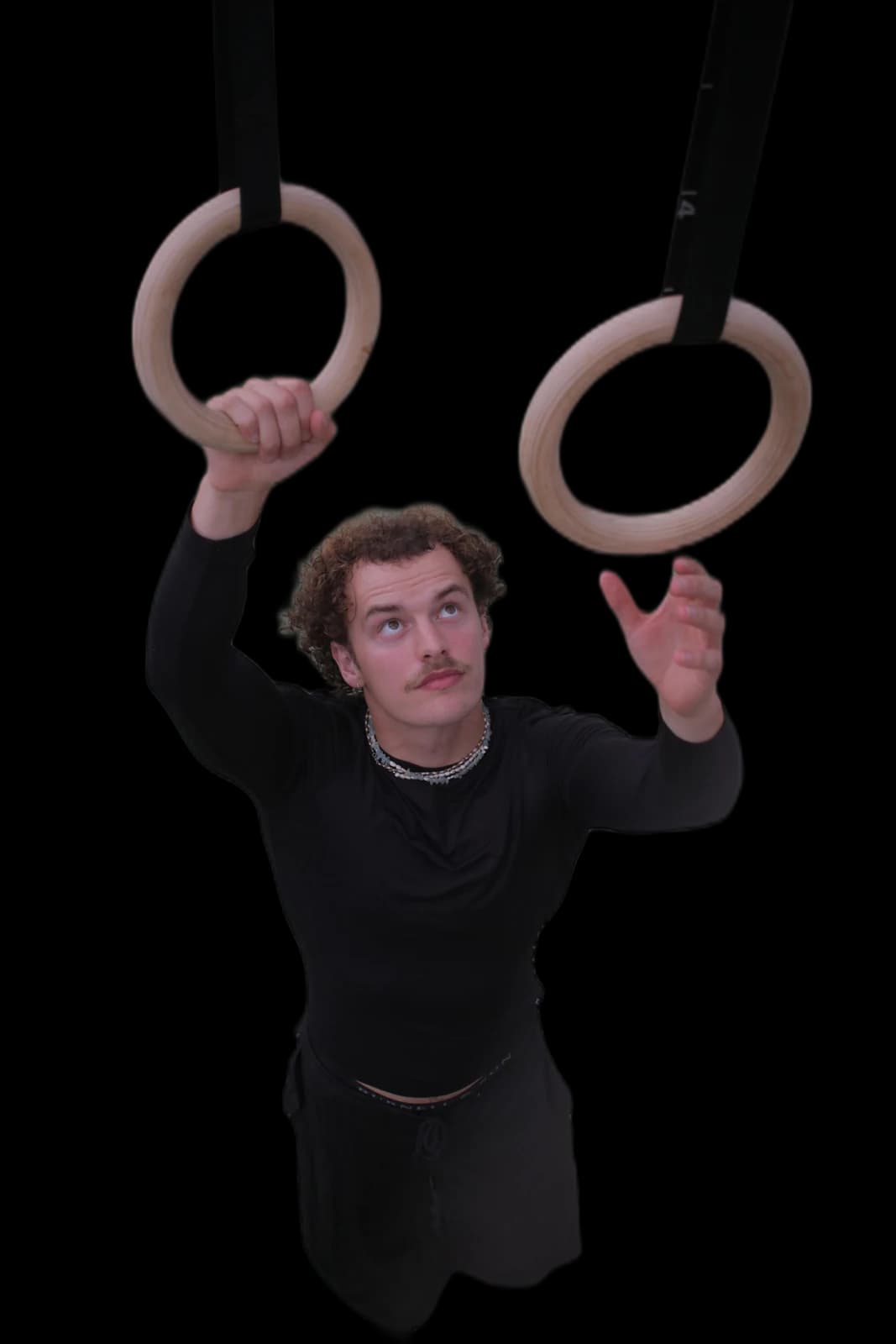 Coach Luki training on gymnastic rings in Berlin