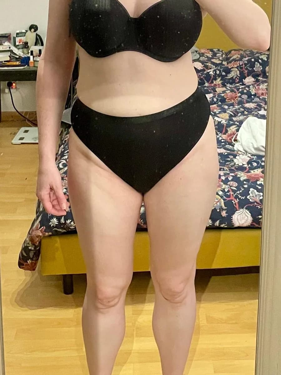 Hayley fitness transformation before — starting point of 6 months personal training with Coach Luki